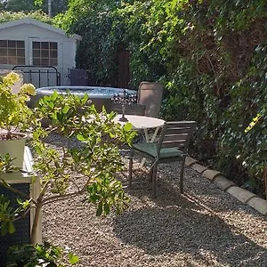 Le Petit Jardin ... , LʼIsle-sur-la-Sorgue France
